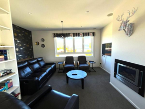 Large and Luxurious at the Lake, Kinloch
